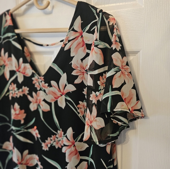 Sienna Sky Floral Dress🌺 - Picture 2 of 4